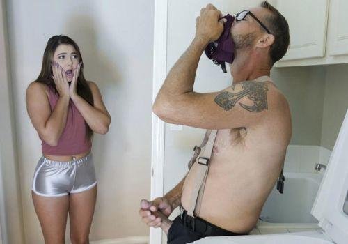 Bố dượng mê mẩn quần lót con gái, sục cu điên cuồng