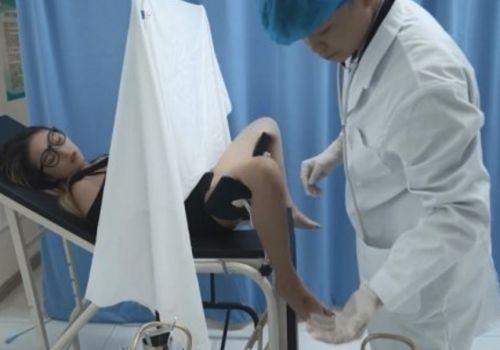 Thiếu nữ 20 tuổi khám phụ khoa bị bác sĩ dâm đãng đụ lồn