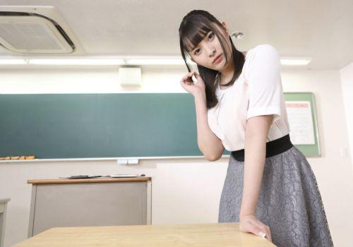 Học trò sướng điên đụ cô giáo bốc lửa ngay bàn học