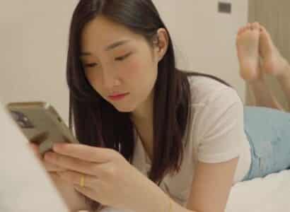 Vợ đẹp mê hồn bị chồng cắm sừng, cô đơn gọi shipper giao ‘hàng nóng’ xả dục